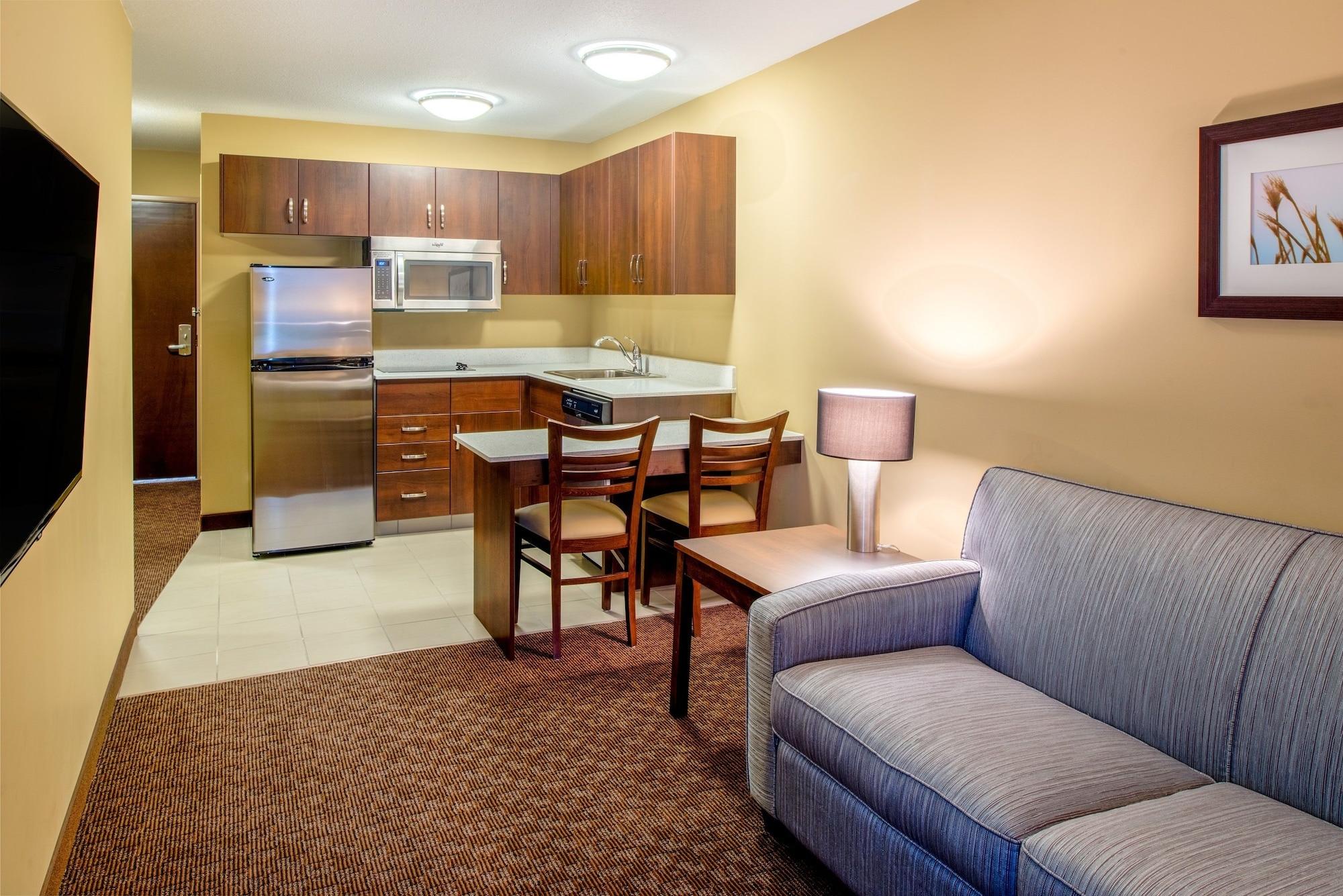 Microtel Inn & Suites By Wyndham Red Deer Exterior foto