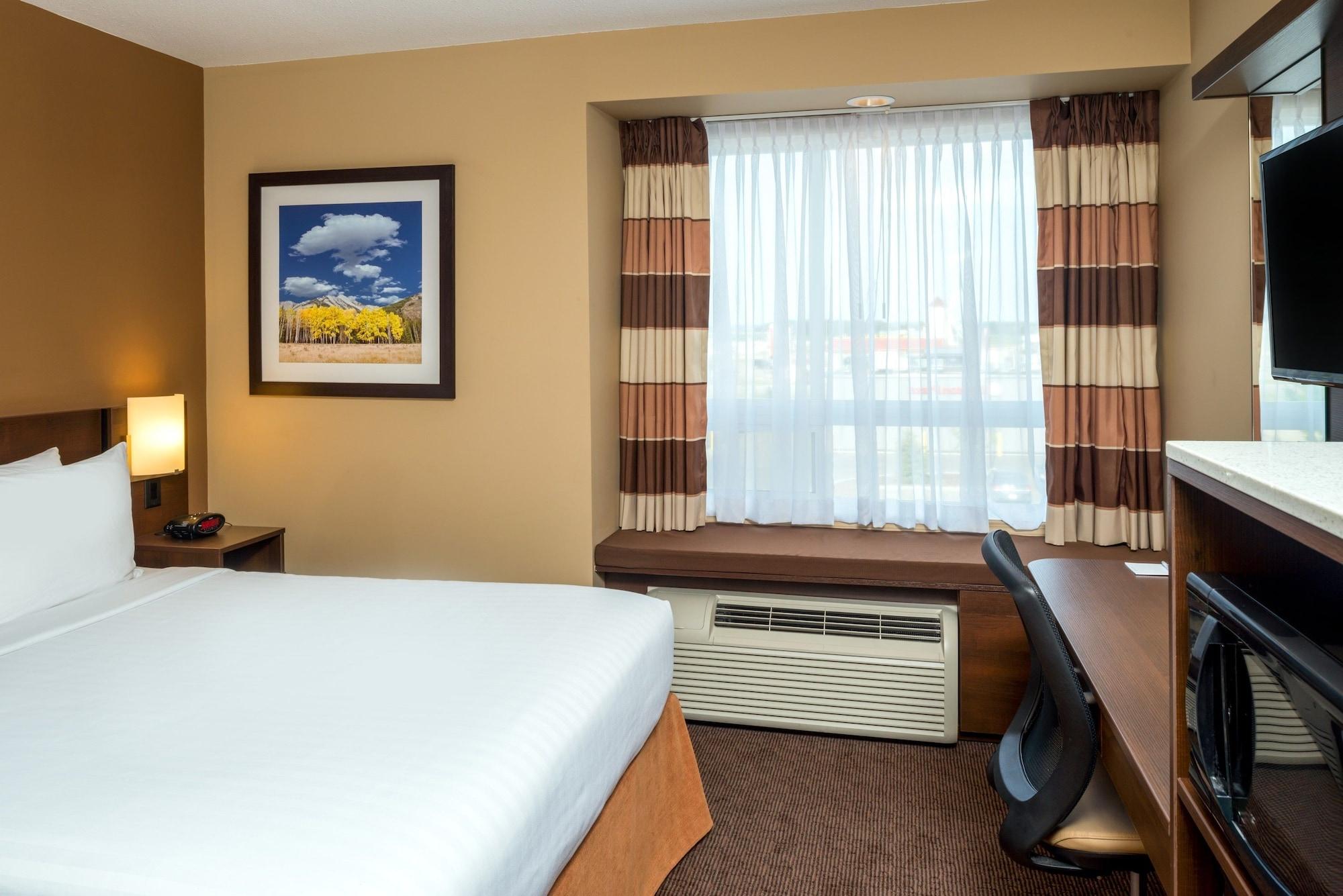 Microtel Inn & Suites By Wyndham Red Deer Exterior foto