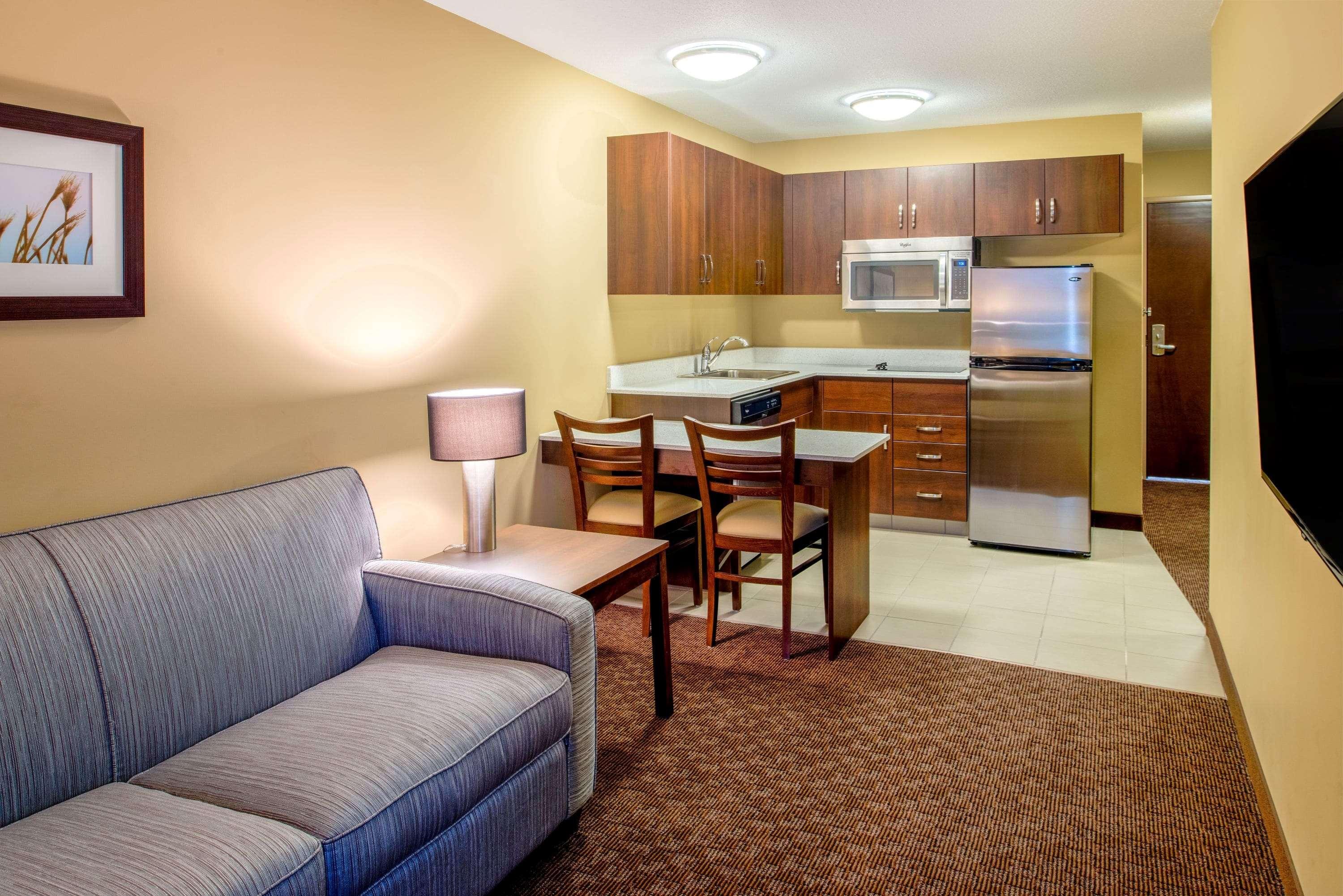 Microtel Inn & Suites By Wyndham Red Deer Exterior foto