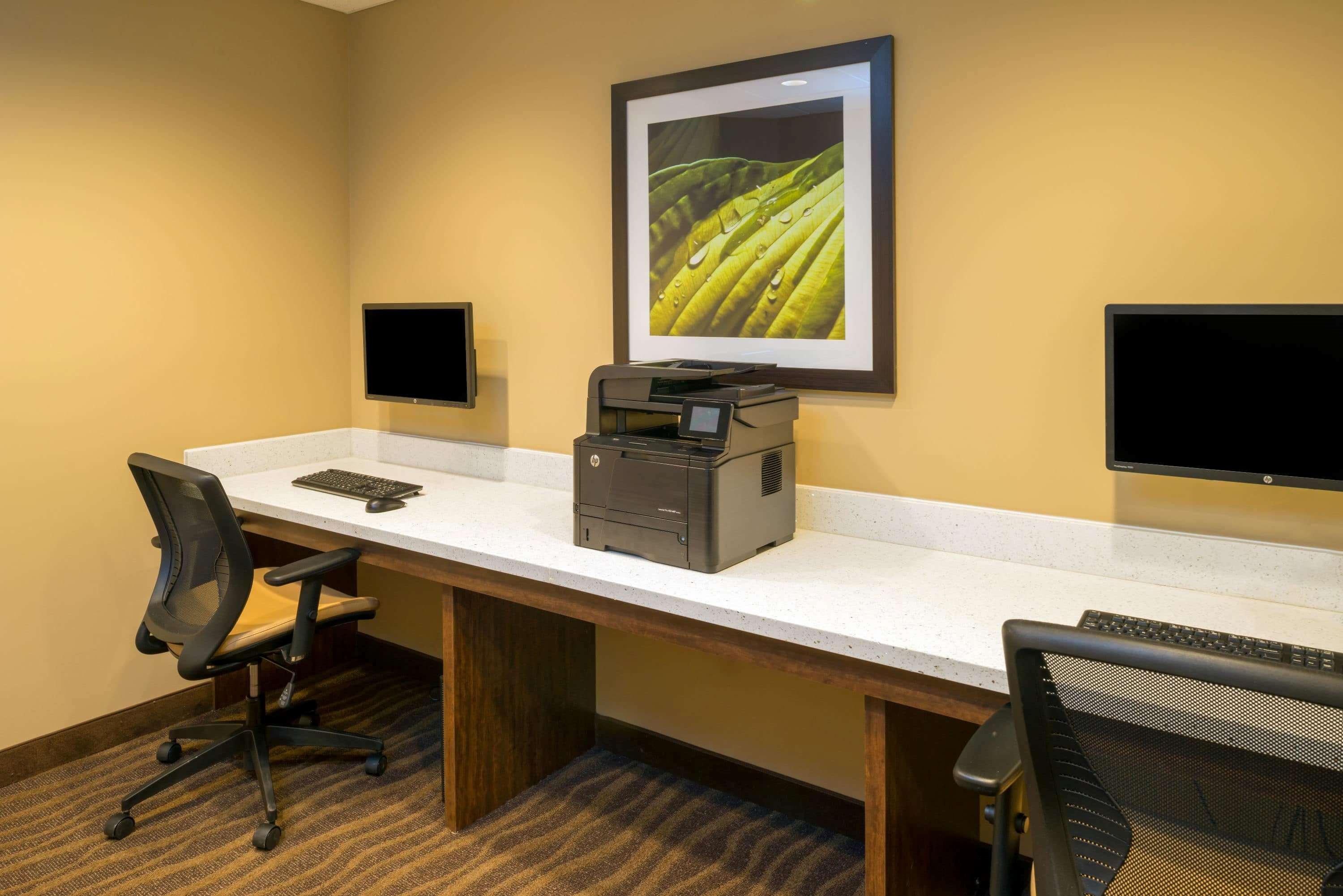 Microtel Inn & Suites By Wyndham Red Deer Exterior foto