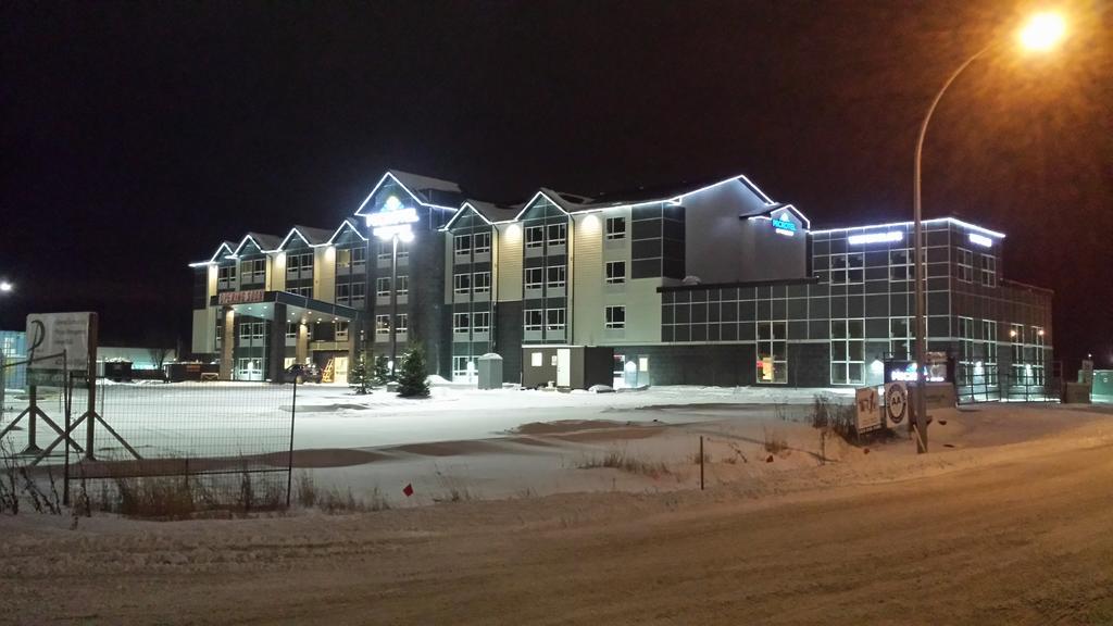 Microtel Inn & Suites By Wyndham Red Deer Exterior foto